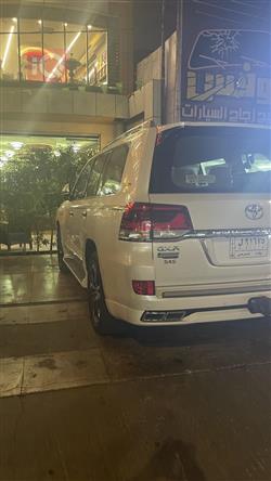 تۆیۆتا لاند کروزەر